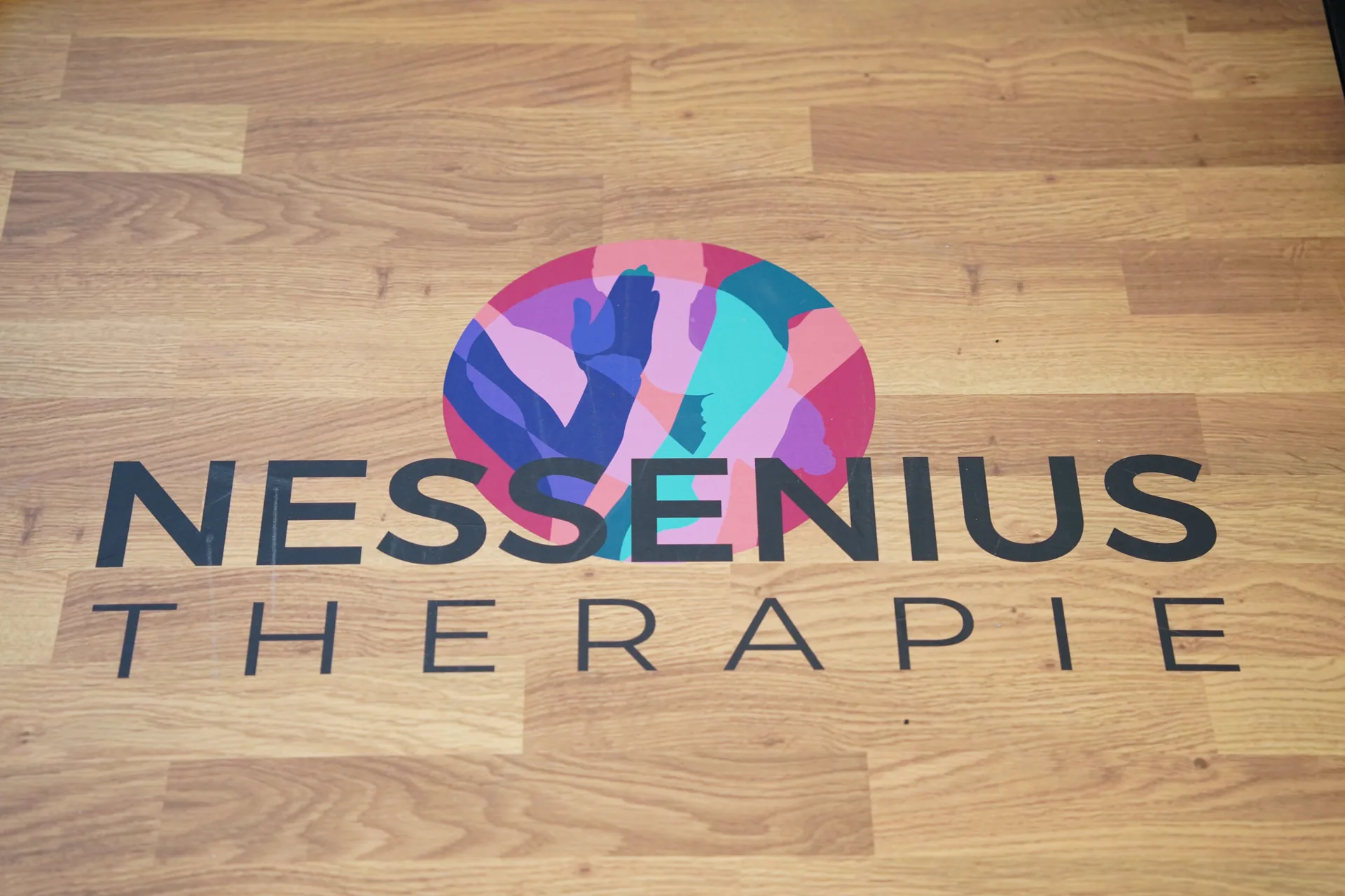 Trainingsbereich mit Logo